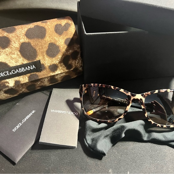 Dolce & Gabbana Leopard Print Women’s Sunglasses With Leopard Print Case - Picture 1 of 15